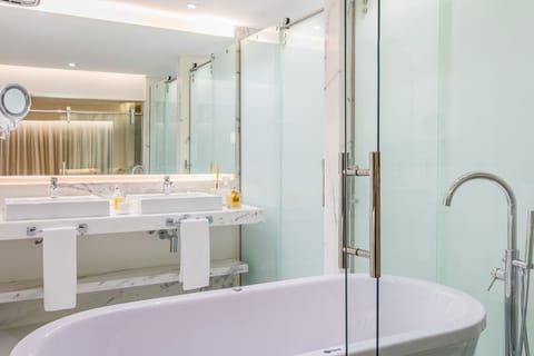 Super Luxury King Bed | In-room safe, desk, laptop workspace, blackout drapes