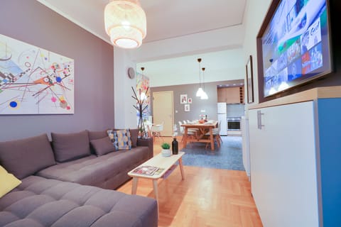 Living Room | Smart TV | Netflix & Amazon Prime