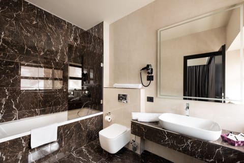 Superior Suite, City View | Bathroom | Free toiletries, hair dryer, slippers, towels