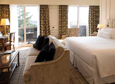 Junior Suite Executive, Park View | Premium bedding, down comforters, memory foam beds, minibar