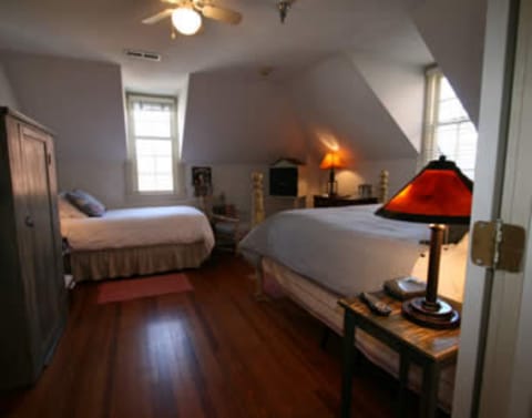 Room (Yorktown) | Egyptian cotton sheets, premium bedding, pillowtop beds