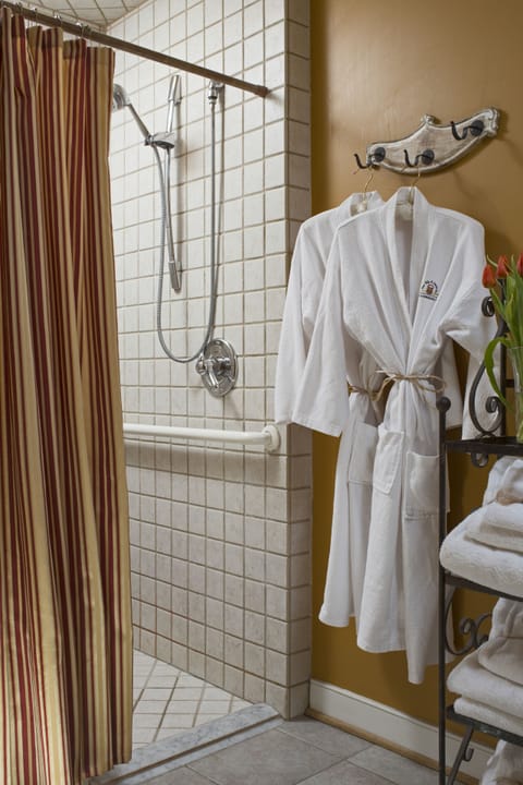 The Drummer's Cottage | Bathroom | Shower, hydromassage showerhead, designer toiletries, hair dryer