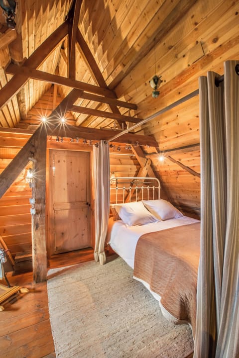 Studio | Individually decorated, individually furnished, desk, free WiFi