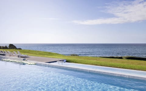 Seasonal outdoor pool, pool umbrellas, sun loungers