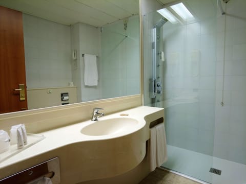 Suite, 1 King Bed | Bathroom | Combined shower/tub, hair dryer, towels