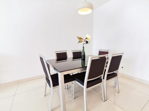 Apartment, 4 Bedrooms (A-35-05) | In-room dining