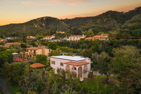 Welcome to Villa Valencia!