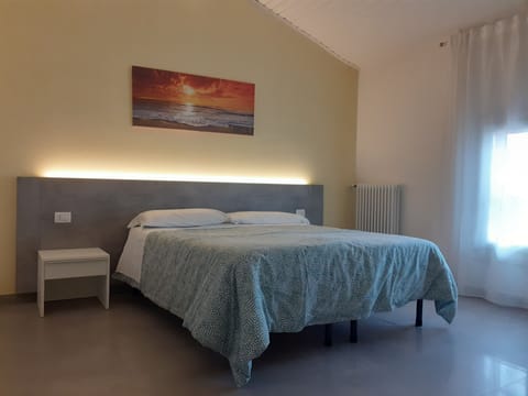 Minibar, desk, free WiFi, bed sheets