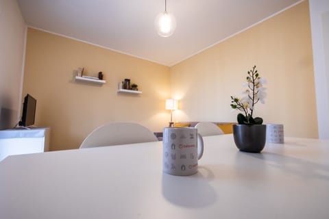 Apartment, 1 Bedroom | In-room dining