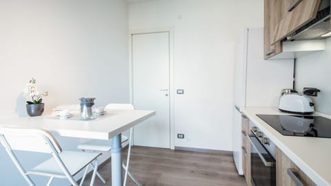 Apartment, 1 Bedroom | In-room dining
