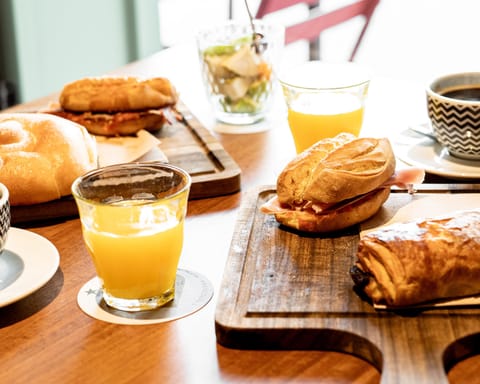 Daily continental breakfast (EUR 10 per person)