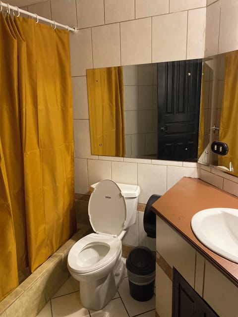 Double Room with Private Bathroom | Bathroom | Rainfall showerhead