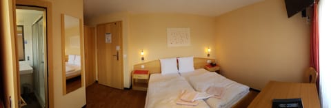 Classic Double Room, Balcony | In-room safe, free WiFi