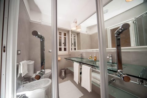 Deluxe Double Room, Private Bathroom | Bathroom | Shower, free toiletries, hair dryer, bathrobes