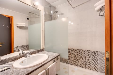 Deluxe Double or Twin Room | Room amenity