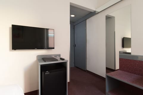 Economy Single Room, 1 Twin Bed, Non Smoking | Hypo-allergenic bedding, down comforters, minibar, in-room safe