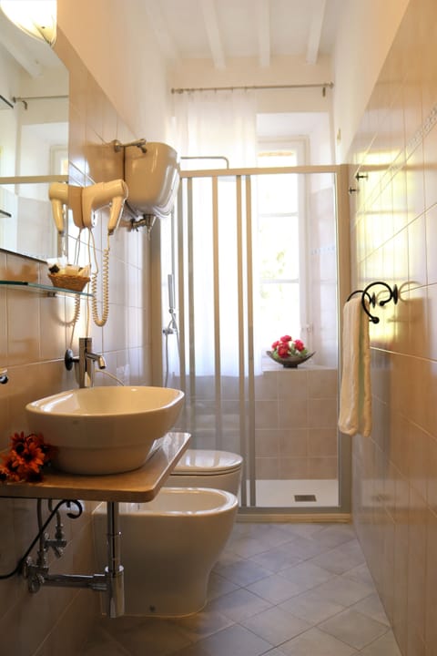 Apartment, 2 Bedrooms | Bathroom | Shower, free toiletries, hair dryer, bidet