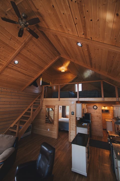 Bear Cabin with Hot tub | Living area