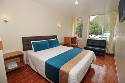 Deluxe Double Room | Desk, laptop workspace, iron/ironing board, free WiFi