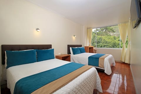 Deluxe Quadruple Room | Desk, laptop workspace, iron/ironing board, free WiFi