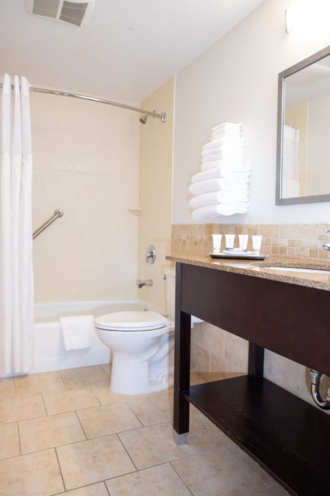 Room, 2 Queen Beds | Bathroom | Combined shower/tub, designer toiletries, hair dryer, towels