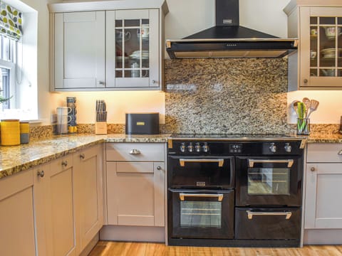 Well equipped kitchen | Midge - Lower Trembath, Buryas Bridge, near Penzance