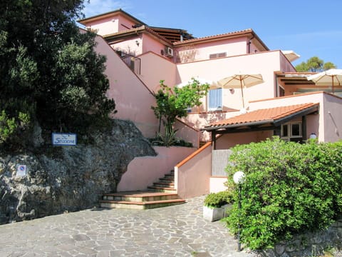 Property, Building, House, Real Estate, Residential Area, Architecture, Apartment, Villa, Home, Neighbourhood