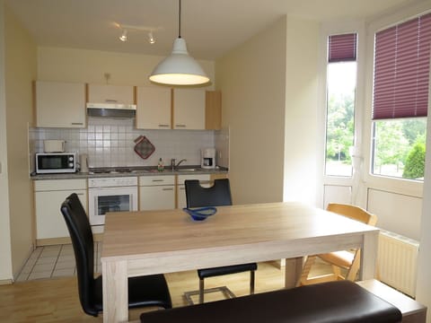 Cloud, Water, Sky, Property, Plant, Swimming Pool, Building, Window, Azure, Blue