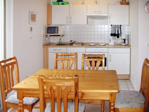 Room, Furniture, Dining Room, Property, Table, Kitchen & Dining Room Table, Building, Floor, Interior Design, House