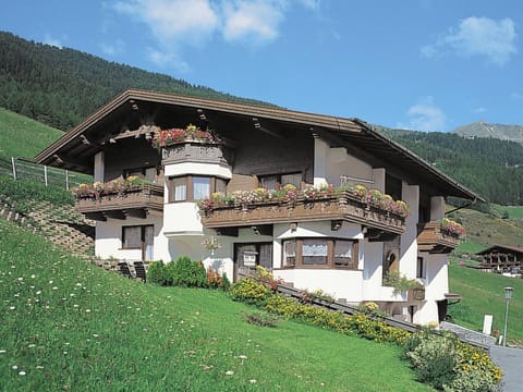 House, Property, Mountain Village, Mountain Range, Building, Mountain, Home, Alps, Architecture, Hill Station