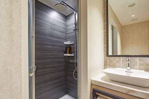 Economy Twin Room, Non Smoking, City View | Bathroom shower