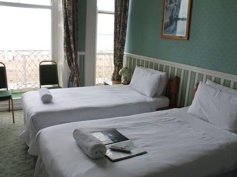 Superior Twin Room, Ensuite, Sea View (Balcony-Room 19) | Free WiFi