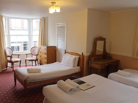 Superior Quadruple Room, Ensuite (Large-Room 3 (Sleeps 4)) | Free WiFi