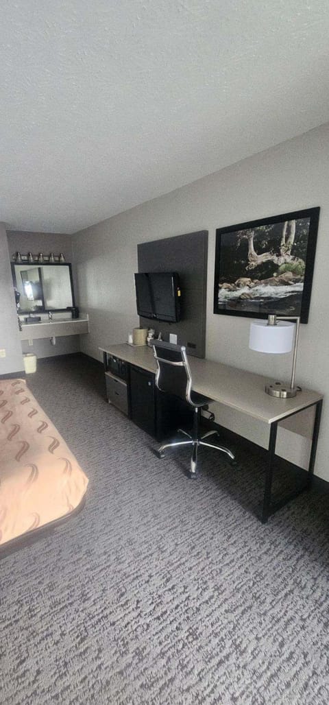 Room, 1 King Bed, Accessible, Non Smoking | In-room safe, individually decorated, individually furnished, desk