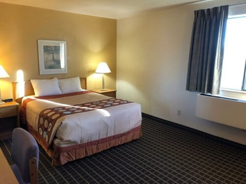 Suite, 1 Queen Bed | Desk, iron/ironing board, free WiFi, bed sheets