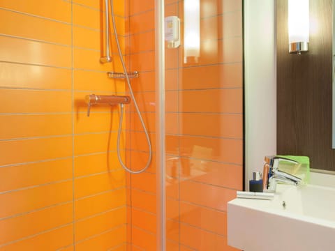 Standard Room, 1 King Bed | Premium bedding, in-room safe, desk, blackout drapes