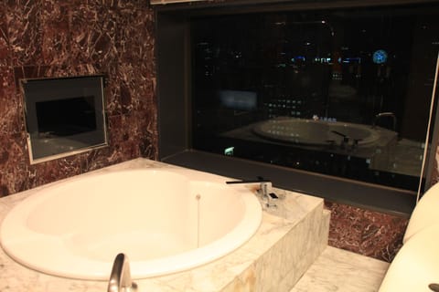 Luxury View Bath Suite (King Double) | Bathroom | Combined shower/tub, deep soaking tub, free toiletries, hair dryer