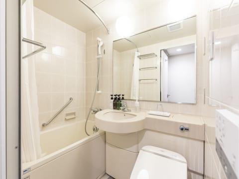 Combined shower/tub, free toiletries, hair dryer, bathrobes