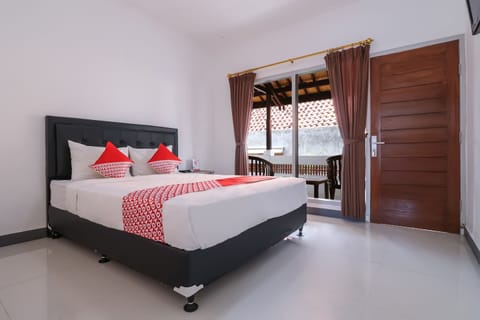 Deluxe Double Room | Desk, free WiFi, bed sheets