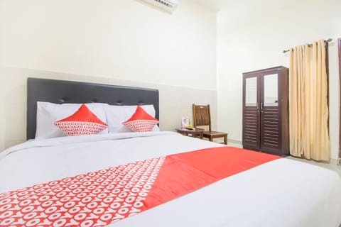 Standard Double Room | Desk, free WiFi, bed sheets