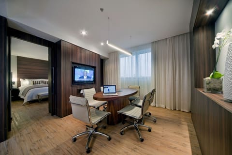 Business Suite | Living area