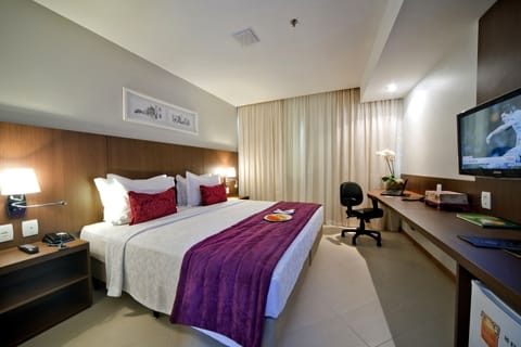 Deluxe Double Room | Minibar, in-room safe, desk, blackout drapes