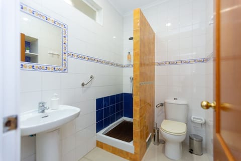 Double Room (Exterior) | Bathroom | Bathtub, hair dryer, bidet, towels