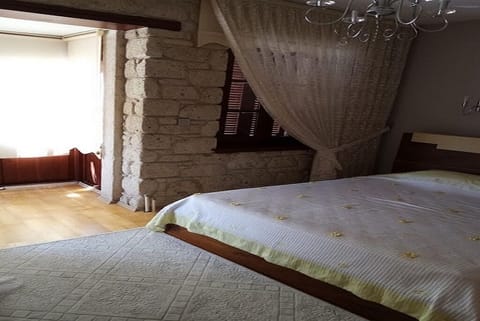 Villa, 3 Bedrooms | Desk, iron/ironing board, free WiFi, bed sheets