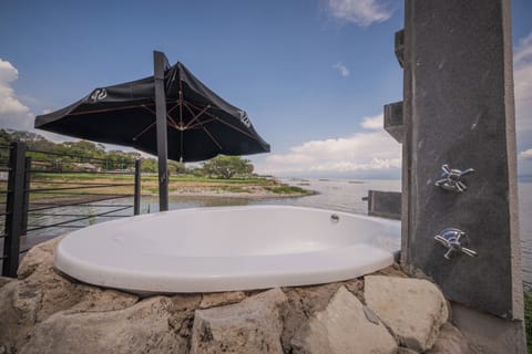 Panoramic Cabin, Lake View | Terrace/patio