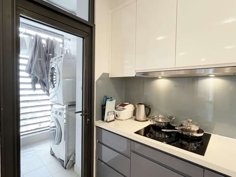 Apartment, 3 Bedrooms | Private kitchen | Fridge, microwave, stovetop, electric kettle