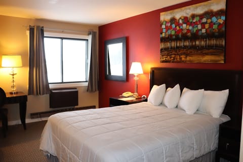 Standard Room, 1 Queen Bed | 20 bedrooms, individually furnished, desk, laptop workspace