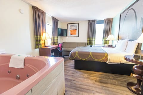 Standard Room, 1 Queen Bed | Premium bedding, pillowtop beds, desk, soundproofing