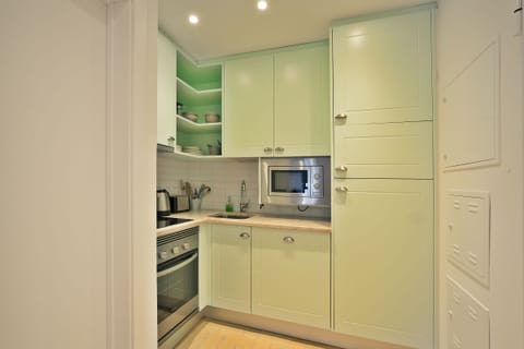 Studio | Private kitchenette | Full-size fridge, microwave, stovetop, dishwasher