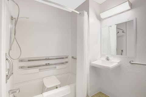 Room, 1 Double Bed, Accessible, Non Smoking (Bathtub) | Bathroom shower